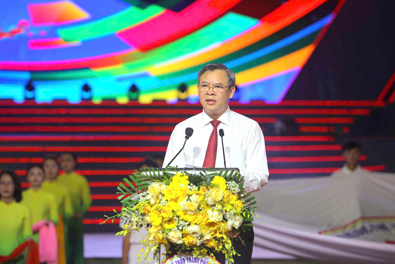 Ông Trương Cảnh Tuyên - Chủ tịch UBND thành phố Cần Thơ  phát biểu khai mạc (Ảnh Đình Thương)