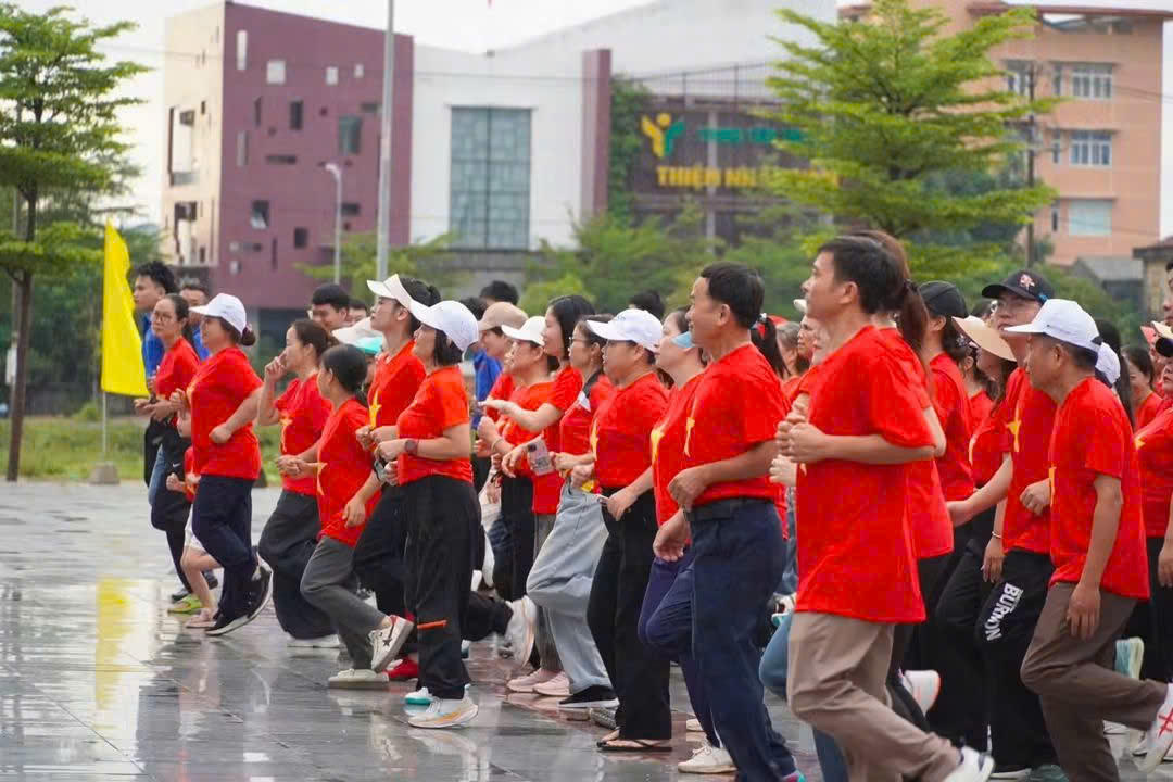 Một màu cờ, hơn 13.200 người cùng tiến bước ở Quảng Trị