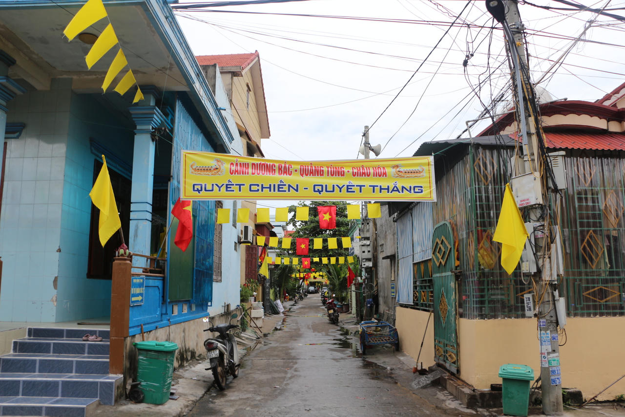 Cả làng khoác 4 màu áo, chờ ngày chải bơi rẽ sóng