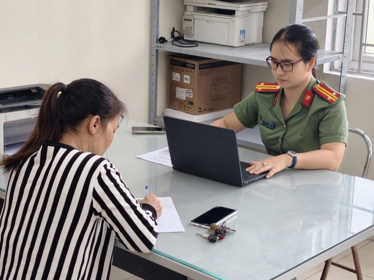 Người phụ nữ bình luận kỳ thị, chia rẽ vùng miền bị công an mời làm việc