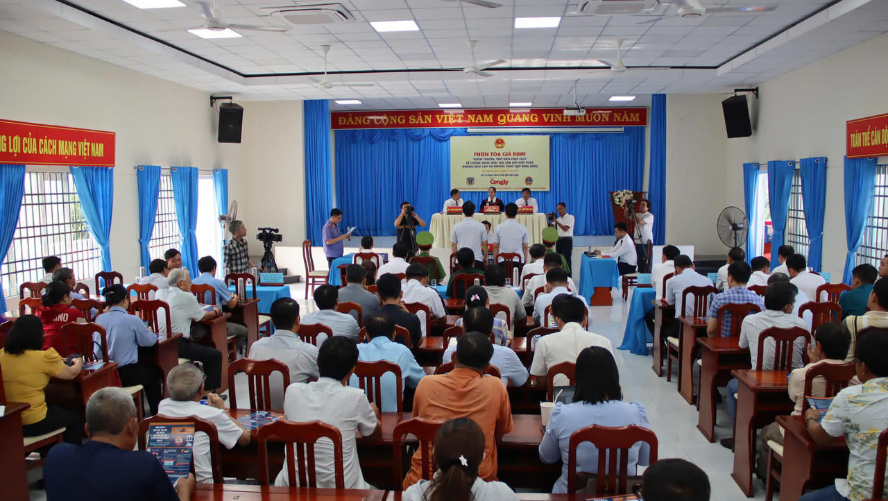 Quang cảnh tổ chức phiên tòa giả định. Ảnh: Đức Định.