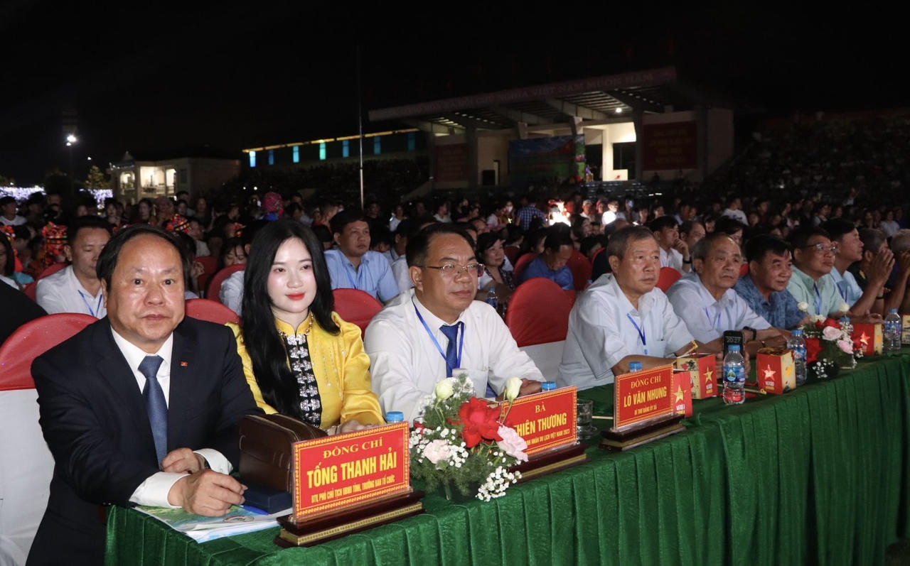 Các đại biểu tham dự chương trình. (Ảnh: Thu Hoài)