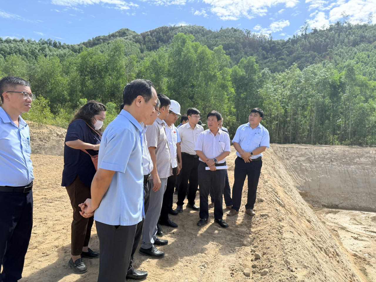 Phường Đức Phổ cũng được tỉnh yêu cầu chủ động nghiên cứu, xác định vị trí phù hợp để đề xuất đưa vào quy hoạch, làm cơ sở tính toán đầu tư nhà máy xử lý rác phục vụ khu vực phía Nam (ảnh Vân Anh)