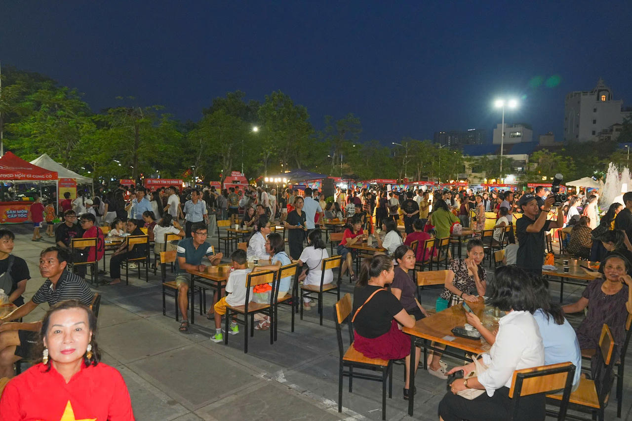 Tối 28/8, Phố đi bộ ẩm thực đêm Hải Phòng đã được khai mạc (ảnh haiphong.gov.vn)