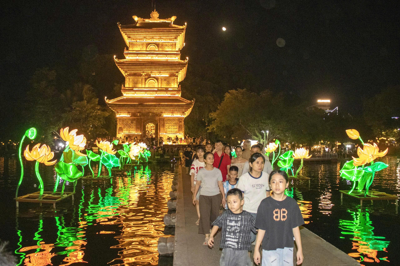 Du lịch Ninh Bình hút khách dịp nghỉ lễ Quốc khánh 2/9