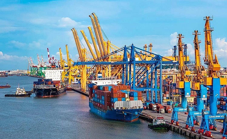 Xuất nhập khẩu 8 tháng lập kỷ lục, Việt Nam nhập siêu 20,46 tỷ USD