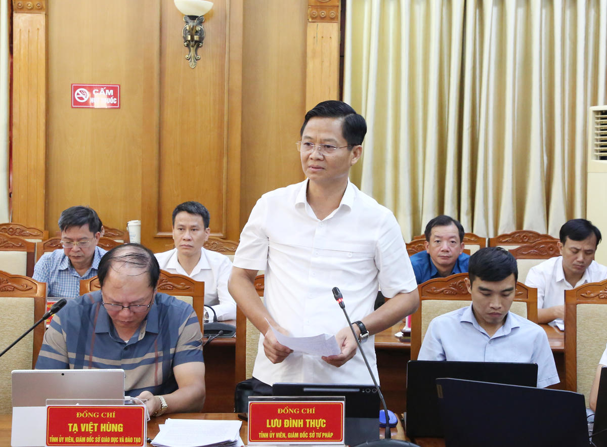 Giám đốc Sở Tư pháp Lưu Đình Thực phát biểu tại Hội nghị (Ảnh Cổng TTĐT Bắc Ninh)