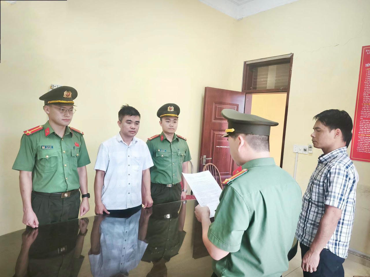 Khởi tố đối tượng lạm quyền trong khi thi hành công vụ tại Tuyên Quang