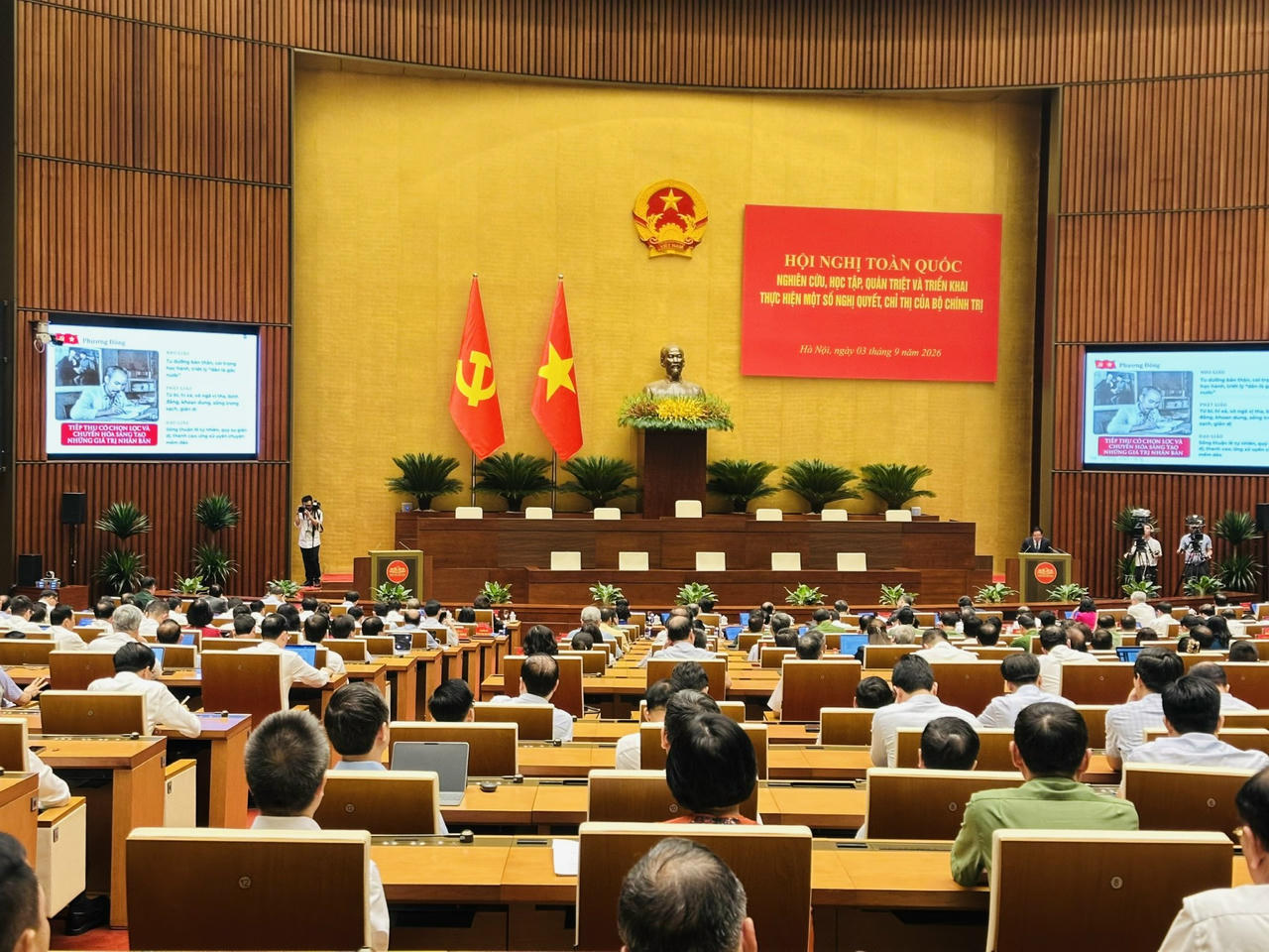 Ủy viên Bộ Chính trị, Bí thư Trung ương Đảng, Trưởng Ban Tuyên giáo Trung ương Trịnh Văn Quyết truyền đạt các Chuyên đề tại Hội nghị. (Ảnh: Vân Anh)
