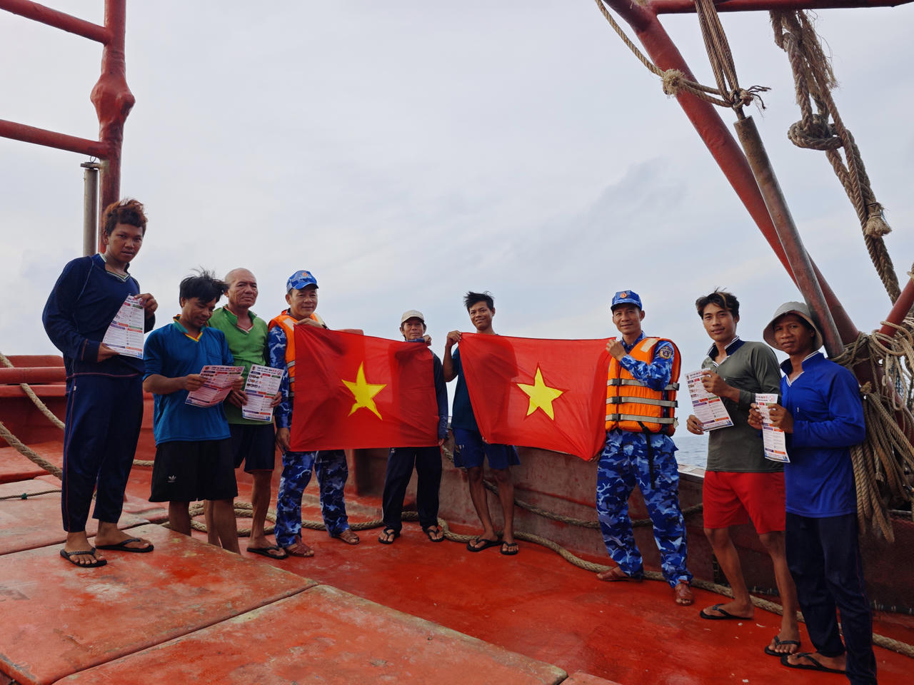 Chung sức gỡ “thẻ vàng” IUU, giữ bình yên trên biển