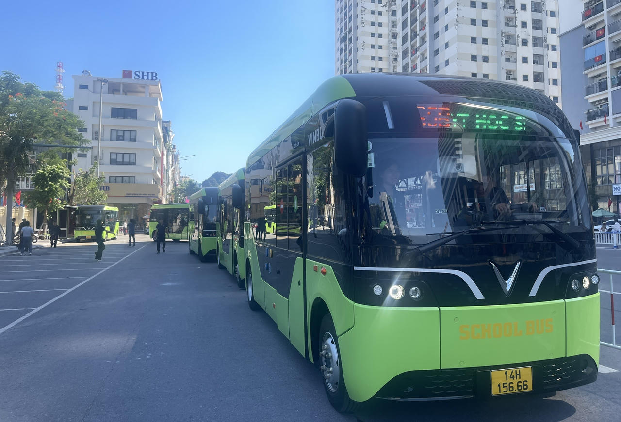 Quảng Ninh: Triển khai xe buýt điện miễn phí đưa đón học sinh