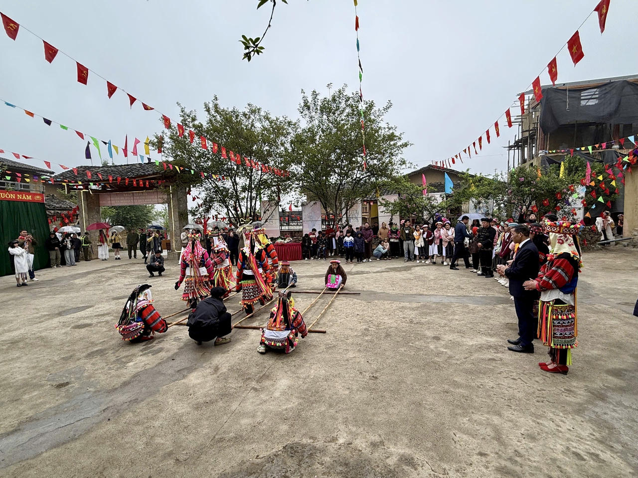 Du lịch tại làng Lô lô chải là địa điểm hấp dẫn du khách tại Tuyên Quang. (Ảnh: Lê Hanh)