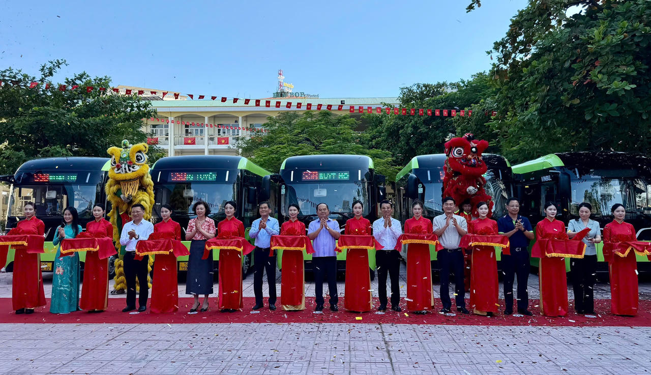 Quảng Ninh: Triển khai xe buýt điện miễn phí đưa đón học sinh Quảng Ninh: Triển khai xe buýt điện miễn phí đưa đón học sinh