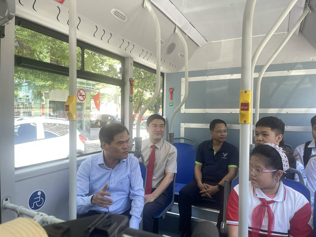 Quảng Ninh: Triển khai xe buýt điện miễn phí đưa đón học sinh