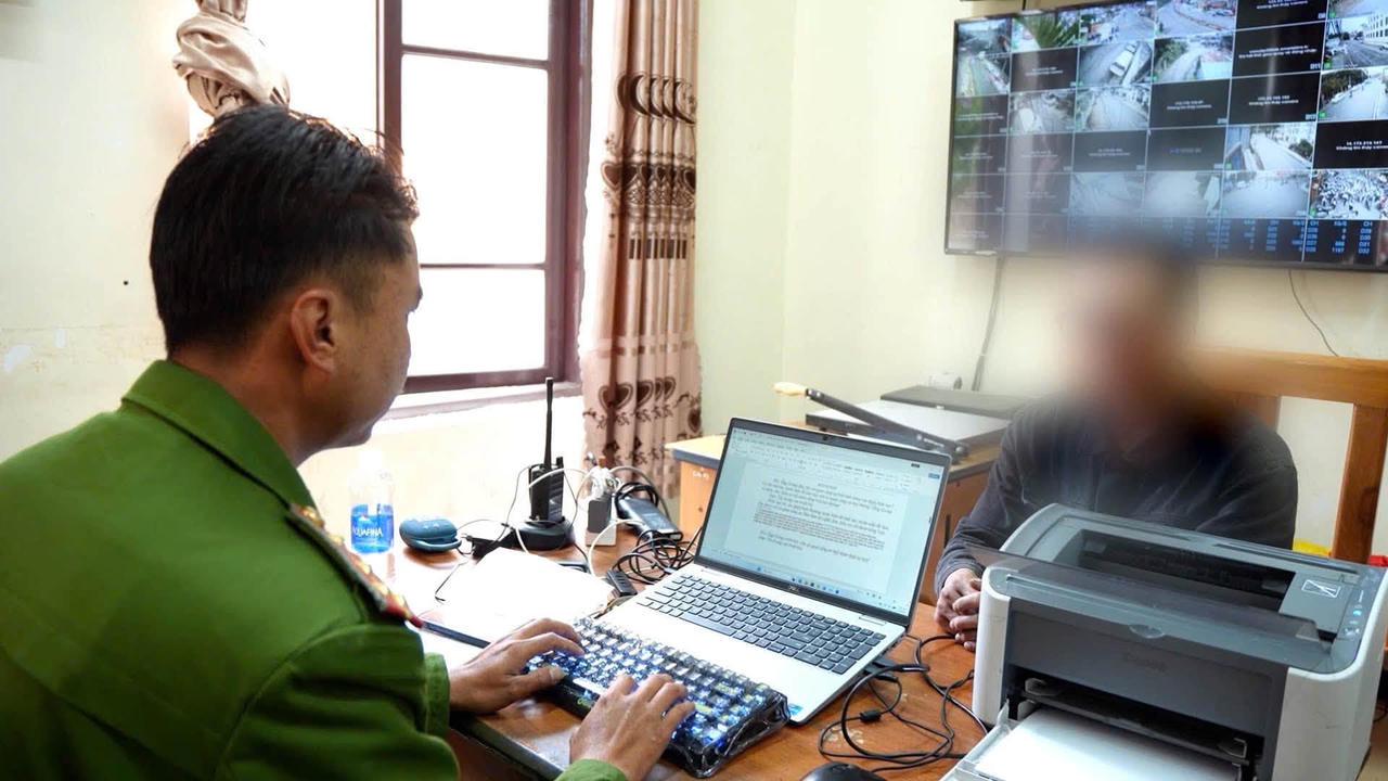 Người đàn ông đánh chó tại Đà Lạt bị công an mời lên làm việc