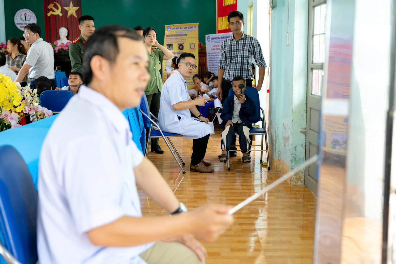 Công an tỉnh Quảng Trị tiếp sức học sinh vùng cao đến trường
