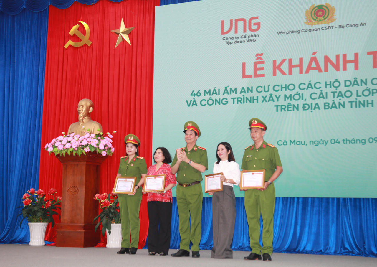 Khánh thành 46 mái ấm, cầu giao thông và 4 điểm trường tại Cà Mau