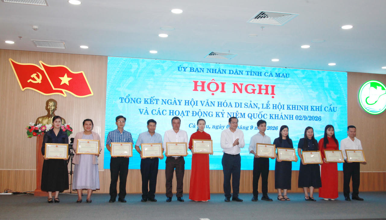 Cà Mau biểu dương tập thể, cá nhân nhiều đóng góp trong tổ chức hoạt động kỷ niệm Quốc khánh