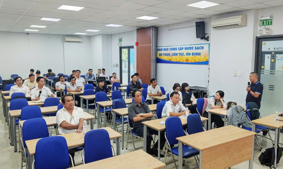 Tập huấn vận hành hệ thống cấp nước, bảo đảm chất lượng nước tại điểm sử dụng.