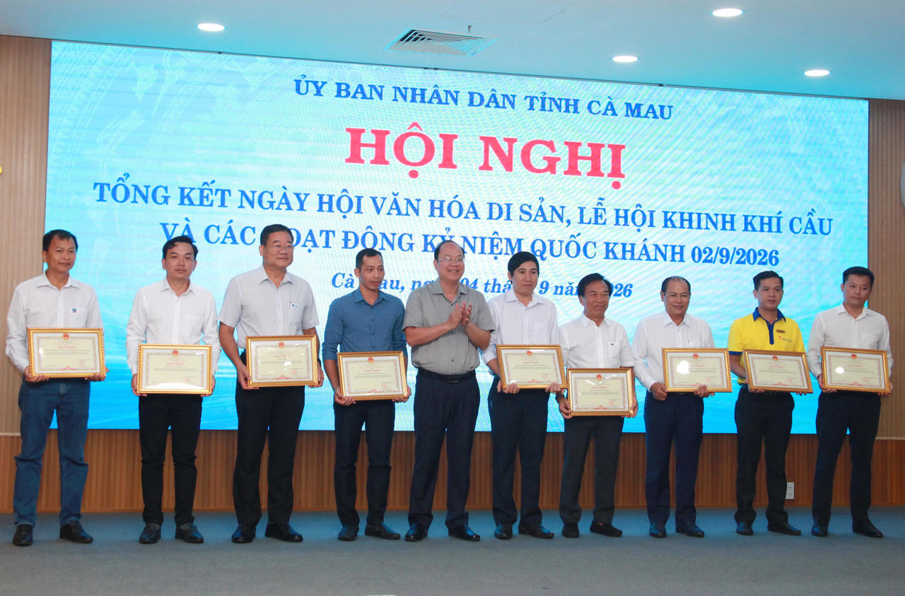Cà Mau biểu dương tập thể, cá nhân nhiều đóng góp trong tổ chức hoạt động kỷ niệm Quốc khánh