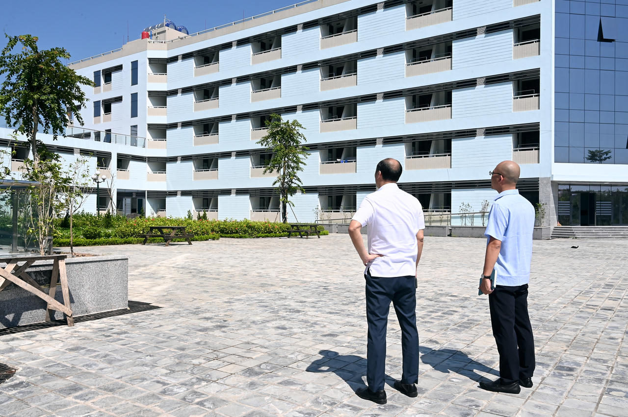 Tân sinh viên Khóa 51 của Trường Đại học Luật Hà Nội háo hức nhập học tại Cơ sở đào tạo tỉnh Bắc Ninh