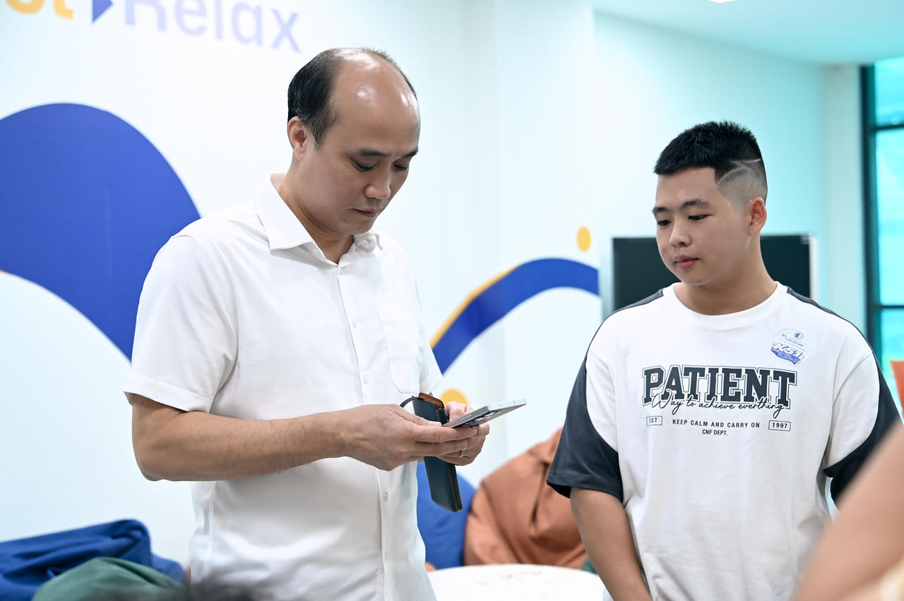 Tân sinh viên Khóa 51 của Trường Đại học Luật Hà Nội háo hức nhập học tại Cơ sở đào tạo tỉnh Bắc Ninh