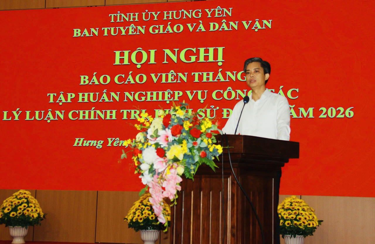 Ông Nguyễn Văn Chiến - Trưởng Ban Tuyên giáo và Dân vận Tỉnh ủy Hưng Yên phát biểu tại Hội nghị. (Ảnh Vũ Hùng)