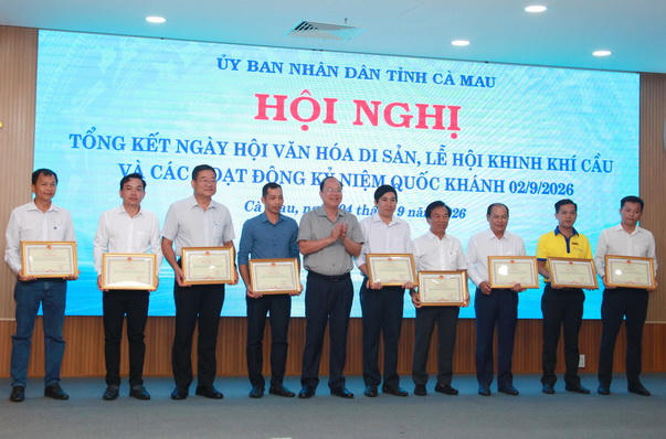 Cà Mau biểu dương tập thể, cá nhân nhiều đóng góp trong tổ chức hoạt động kỷ niệm Quốc khánh