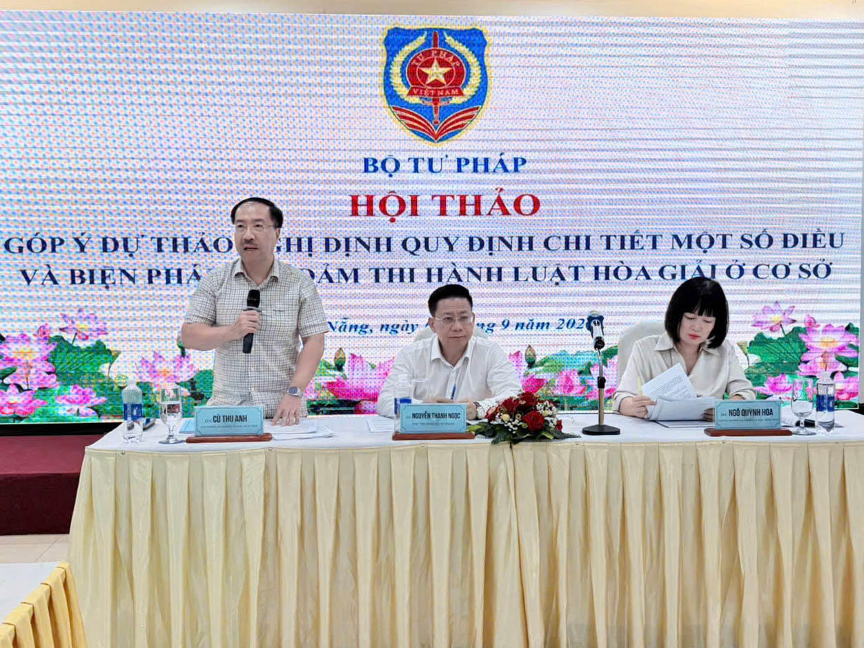 Cục trưởng Cục Phổ biến, giáo dục pháp luật và Trợ giúp pháp lý Cù Thu Anh phát biểu tại Hội thảo