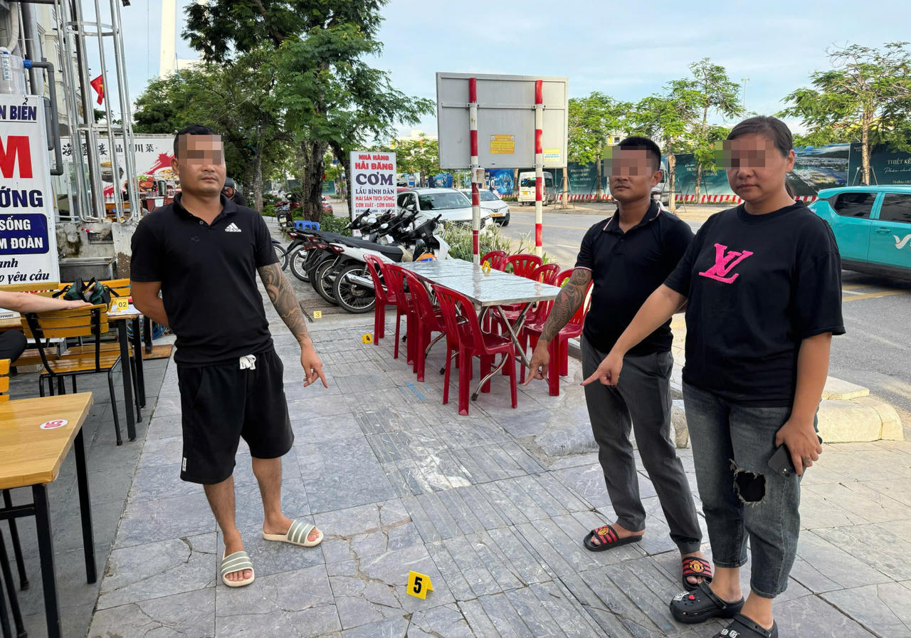 Khởi tố 4 bị can liên quan vụ đánh người trước nhà hàng ở Bãi Cháy