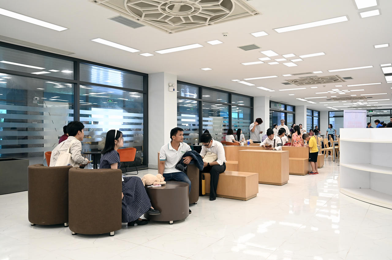 Tân sinh viên Khóa 51 của Trường Đại học Luật Hà Nội háo hức nhập học tại Cơ sở đào tạo tỉnh Bắc Ninh