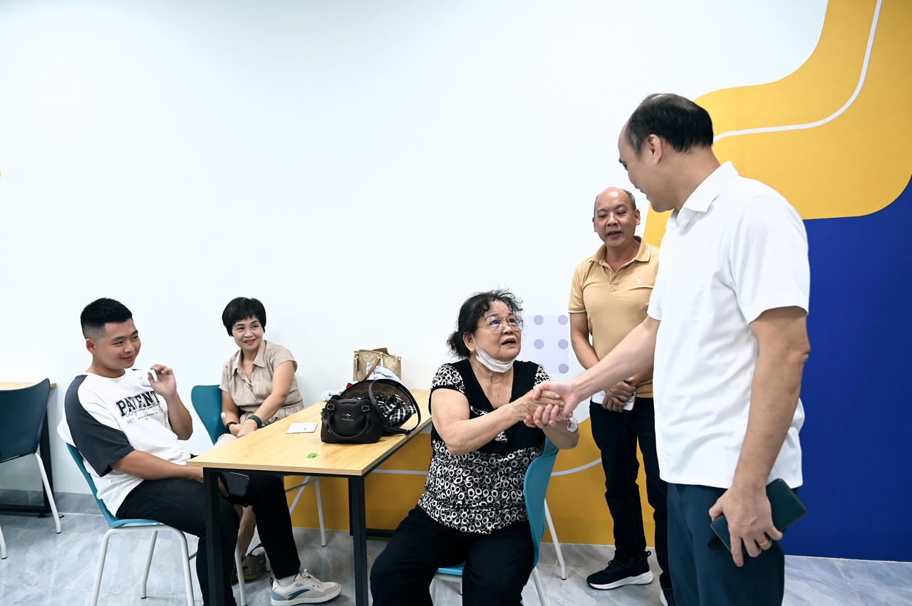 Tân sinh viên Khóa 51 của Trường Đại học Luật Hà Nội háo hức nhập học tại Cơ sở đào tạo tỉnh Bắc Ninh