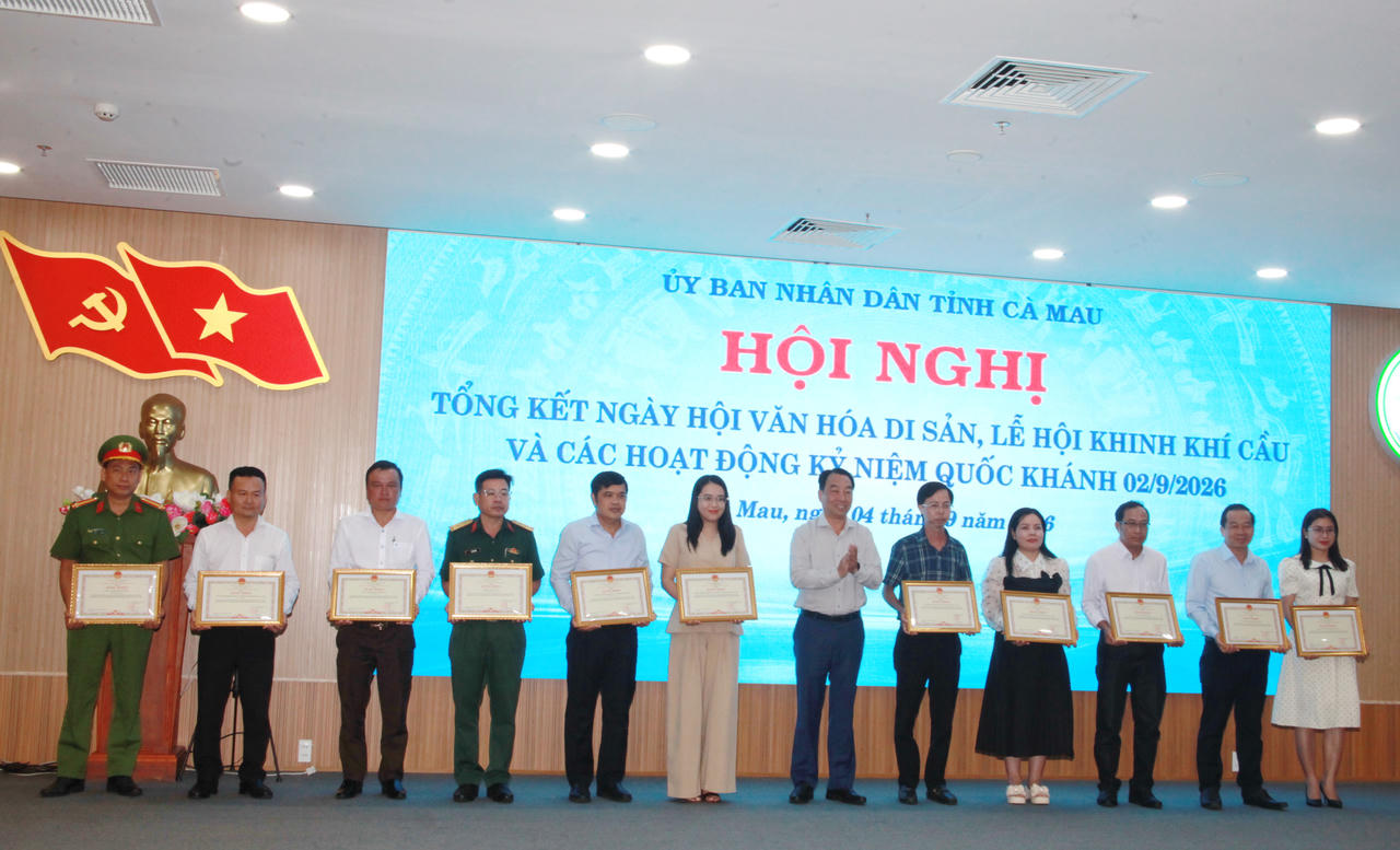 Cà Mau biểu dương tập thể, cá nhân nhiều đóng góp trong tổ chức hoạt động kỷ niệm Quốc khánh