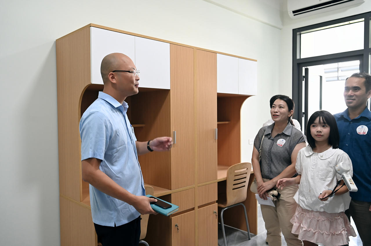 Tân sinh viên Khóa 51 của Trường Đại học Luật Hà Nội háo hức nhập học tại Cơ sở đào tạo tỉnh Bắc Ninh