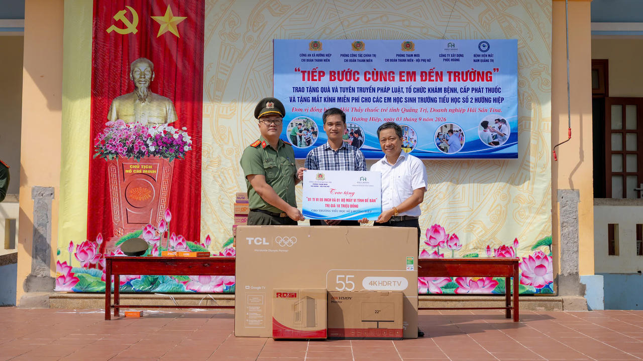Công an tỉnh Quảng Trị tiếp sức học sinh vùng cao đến trường