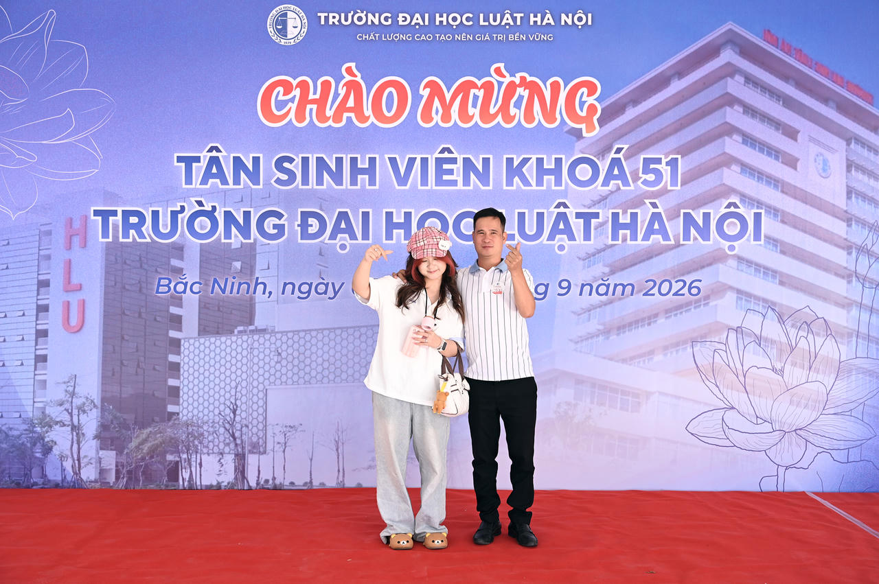 Tân sinh viên Khóa 51 của Trường Đại học Luật Hà Nội háo hức nhập học tại Cơ sở đào tạo tỉnh Bắc Ninh
