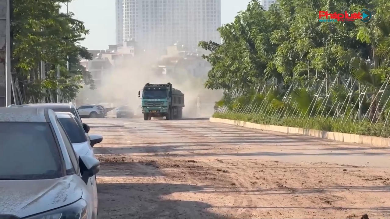 Hà Nội: Ngột ngạt vì ô nhiễm bụi bẩn từ việc đổ đất vào dự án nhà tang lễ Thanh Xuân