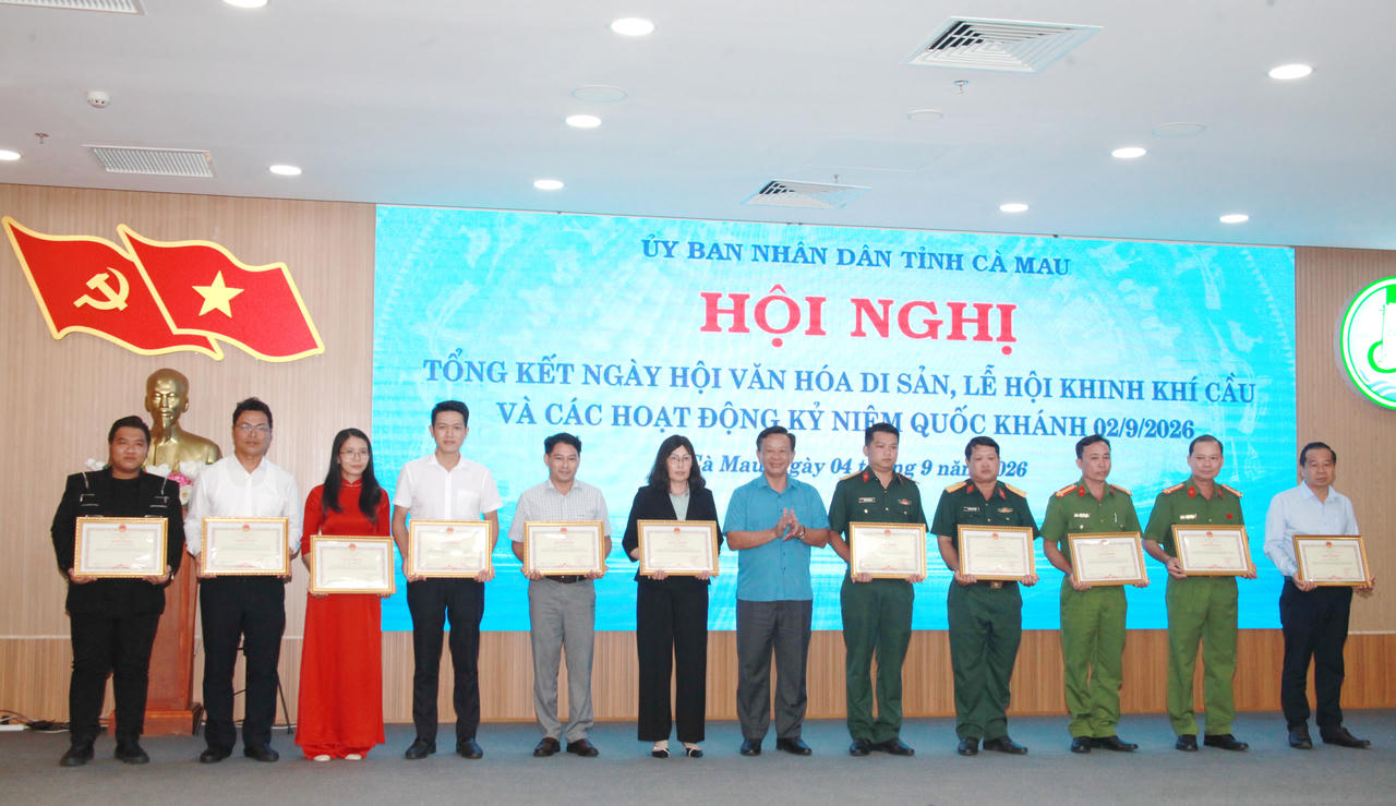 Cà Mau biểu dương tập thể, cá nhân nhiều đóng góp trong tổ chức hoạt động kỷ niệm Quốc khánh