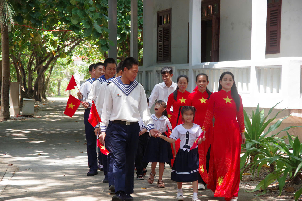 Đặc khu Trường Sa rộn ràng ngày khai giảng năm học mới