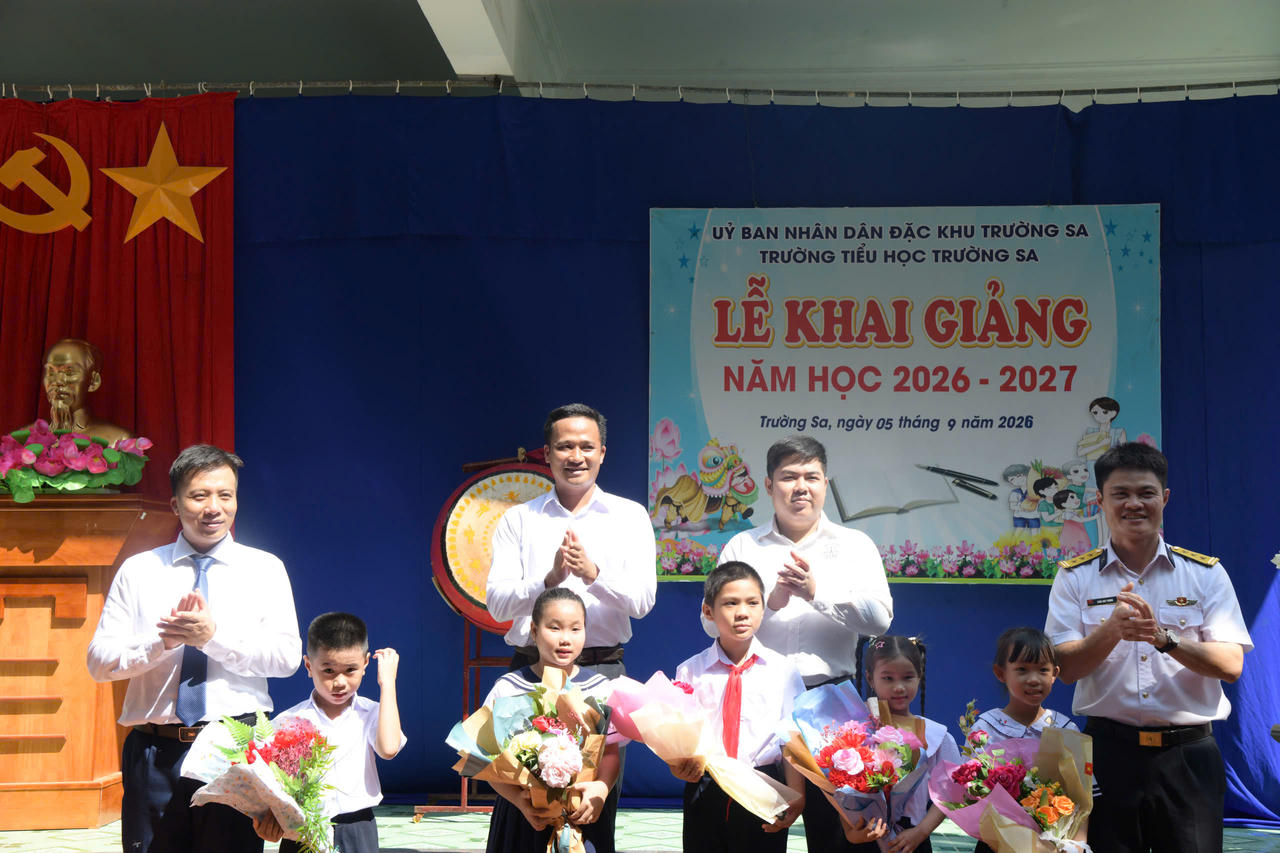 Đặc khu Trường Sa rộn ràng ngày khai giảng năm học mới