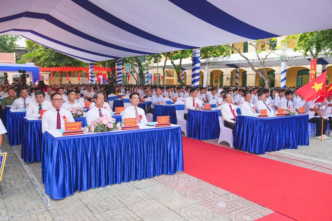 Các đại biểu dự lễ khai giảng năm học 2026-2027 tại Trường THPT Ngô Quyền.