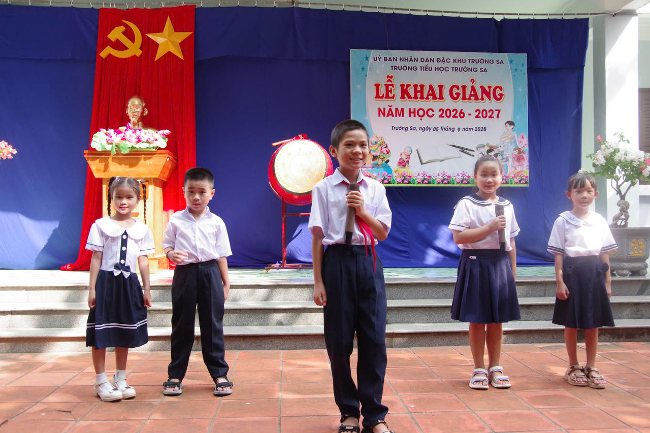 Đặc khu Trường Sa rộn ràng ngày khai giảng năm học mới
