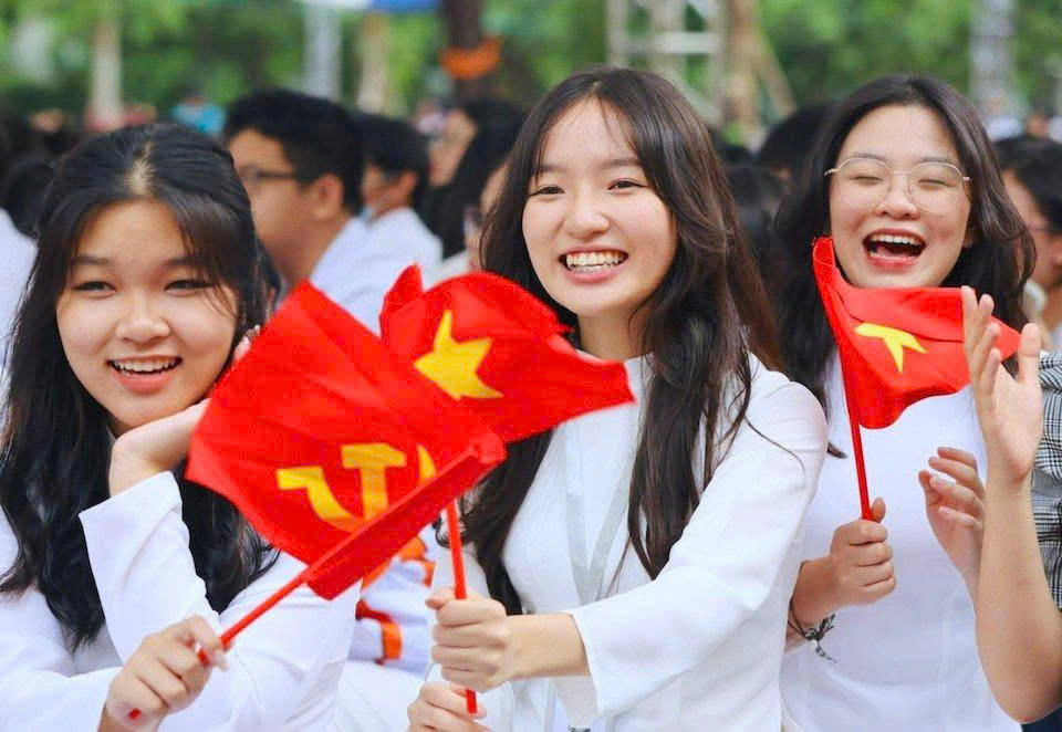 Hôm nay (5/9), học sinh cả nước tưng bừng khai giảng Hôm nay (5/9), học sinh cả nước tưng bừng khai giảng