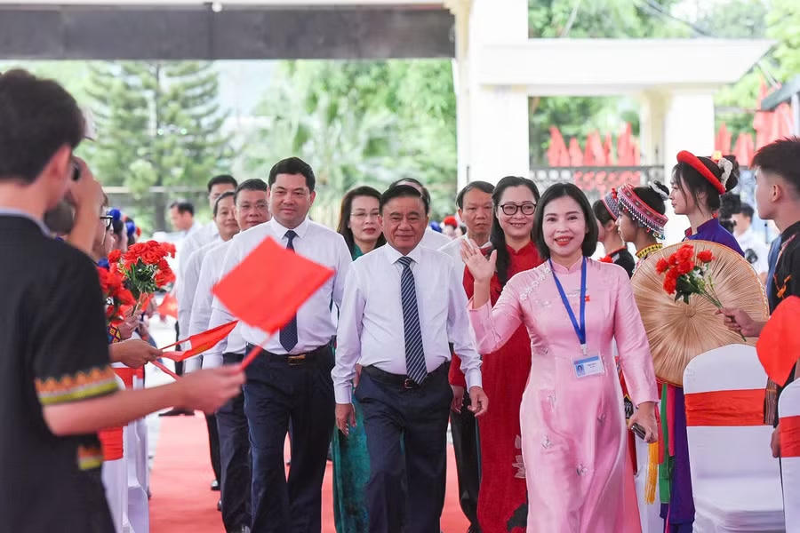Thường trực Ban Bí thư Trần Cẩm Tú dự Lễ khai giảng năm học mới tại Bắc Ninh