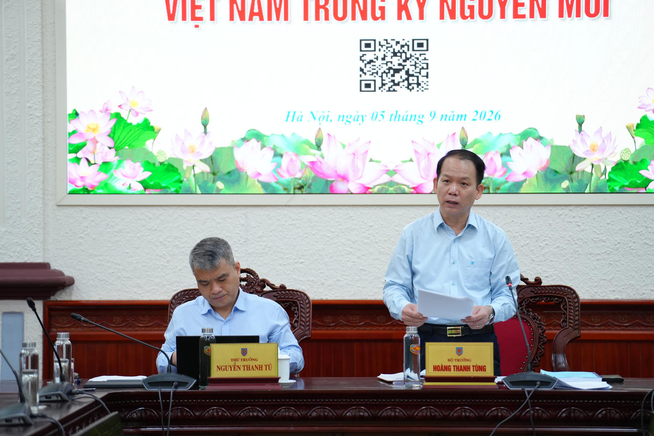 Bộ trưởng Ho&agrave;ng Thanh T&ugrave;ng kết luận Phi&ecirc;n họp.