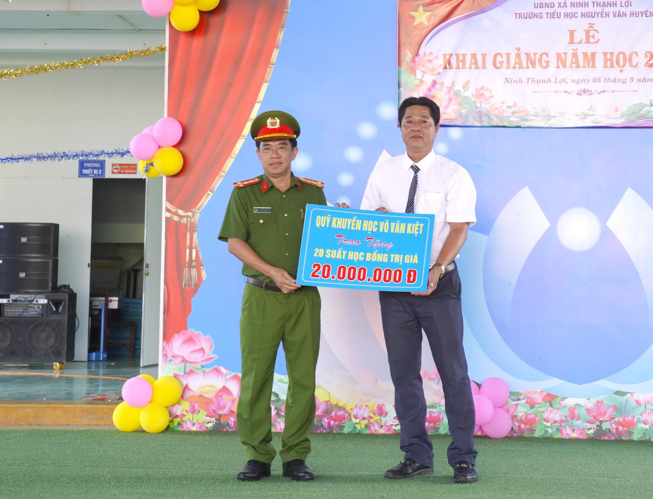 Lãnh đạo tỉnh Cà Mau dự khai giảng năm học mới