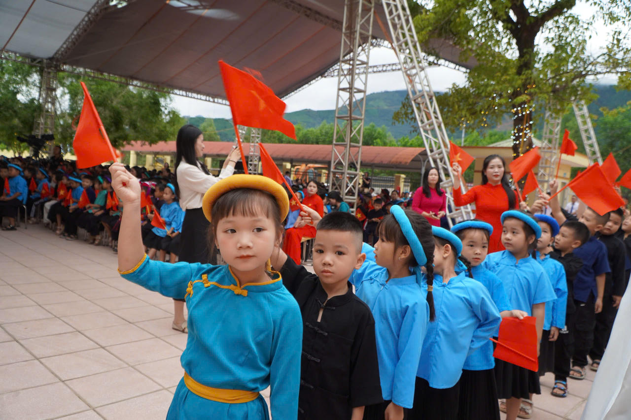 Học sinh thành phố Quảng Ninh bước vào năm học mới với nhiều chính sách hỗ trợ