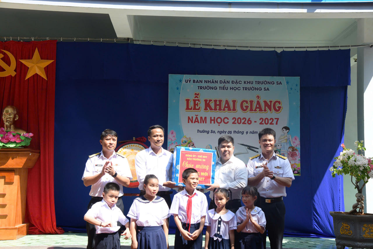 Đặc khu Trường Sa rộn ràng ngày khai giảng năm học mới