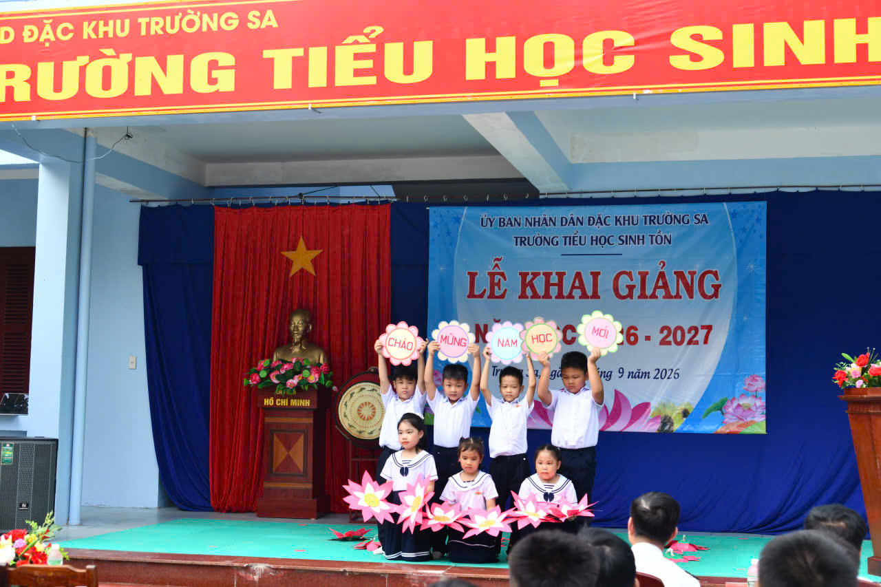 Đặc khu Trường Sa rộn ràng ngày khai giảng năm học mới