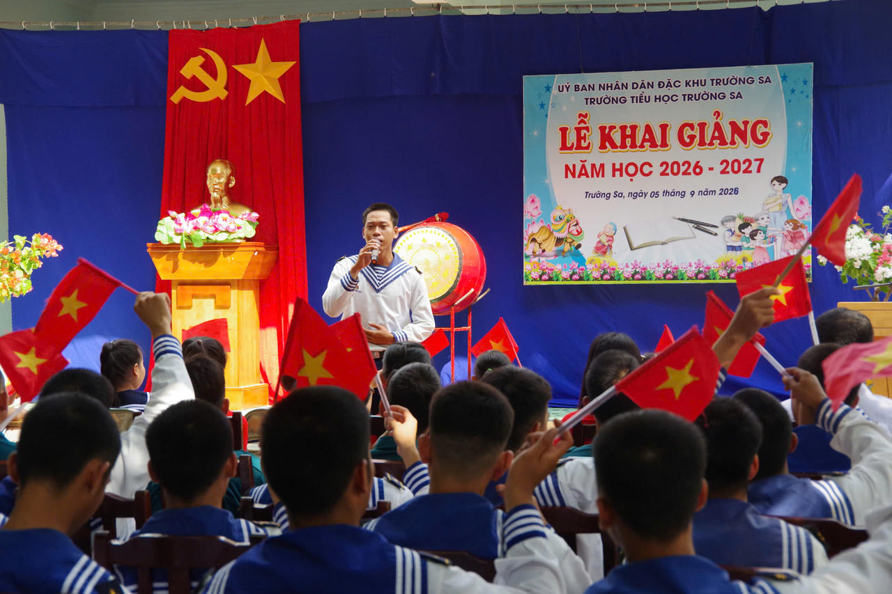 Đặc khu Trường Sa rộn ràng ngày khai giảng năm học mới